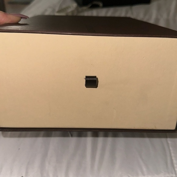 Louis Vuitton sneaker gift box with dust bags - Picture 7 of 13